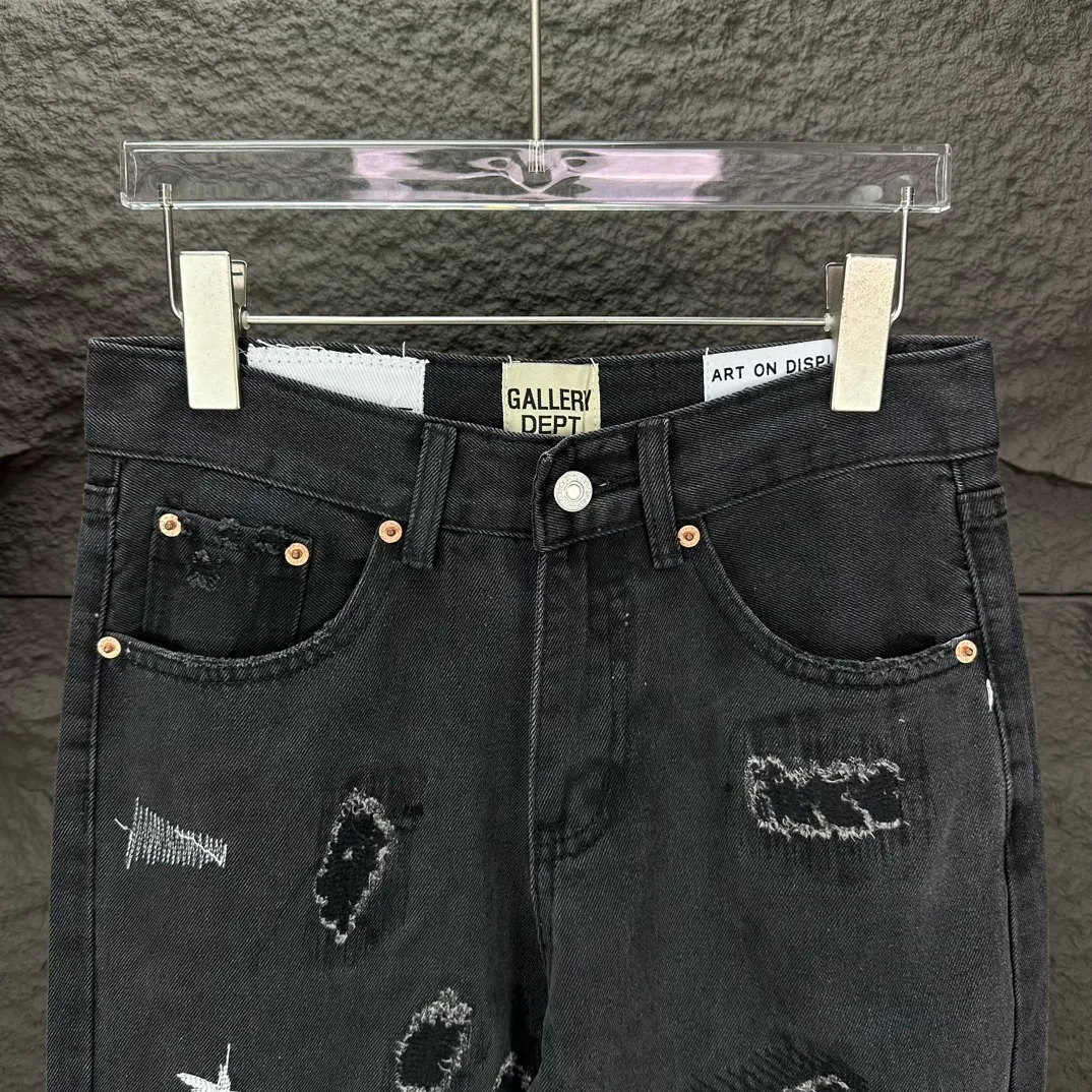 P260 GALLERY DEPT. 2024 new heavy-duty ripped embroidered couple's style washed jeans 🔥High version🔥High version🔥Top ceiling quality Styles with different washed textures are very friendly to people with thin legs and thick legs. The straight version is very flattering to the leg shape. Moderate length that never goes out of style, easy to match with casually, basic styling for various styles, a must-have in the wardrobe! The fabric is stiff but also makes the upper body soft without losing texture. The washing process is even more perfect. It is a must-have item for everyone! ! ! Washed wheat, hang tag, pants label, complete with three labels Color: washed black Size: 28, 30, 32, 34, 36 (equivalent to S-2XL)